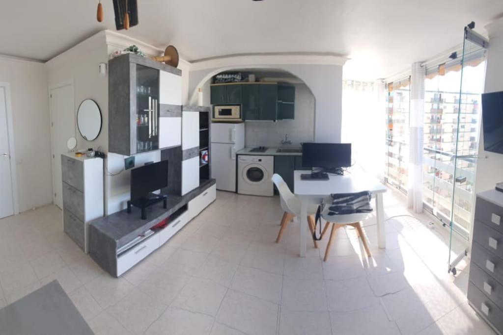 Apartamento Con Terraza A Pie De Playa 베날마데나코스타 외부 사진