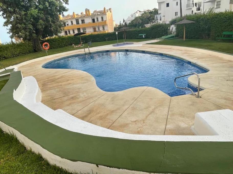 Apartamento Con Terraza A Pie De Playa 베날마데나코스타 외부 사진
